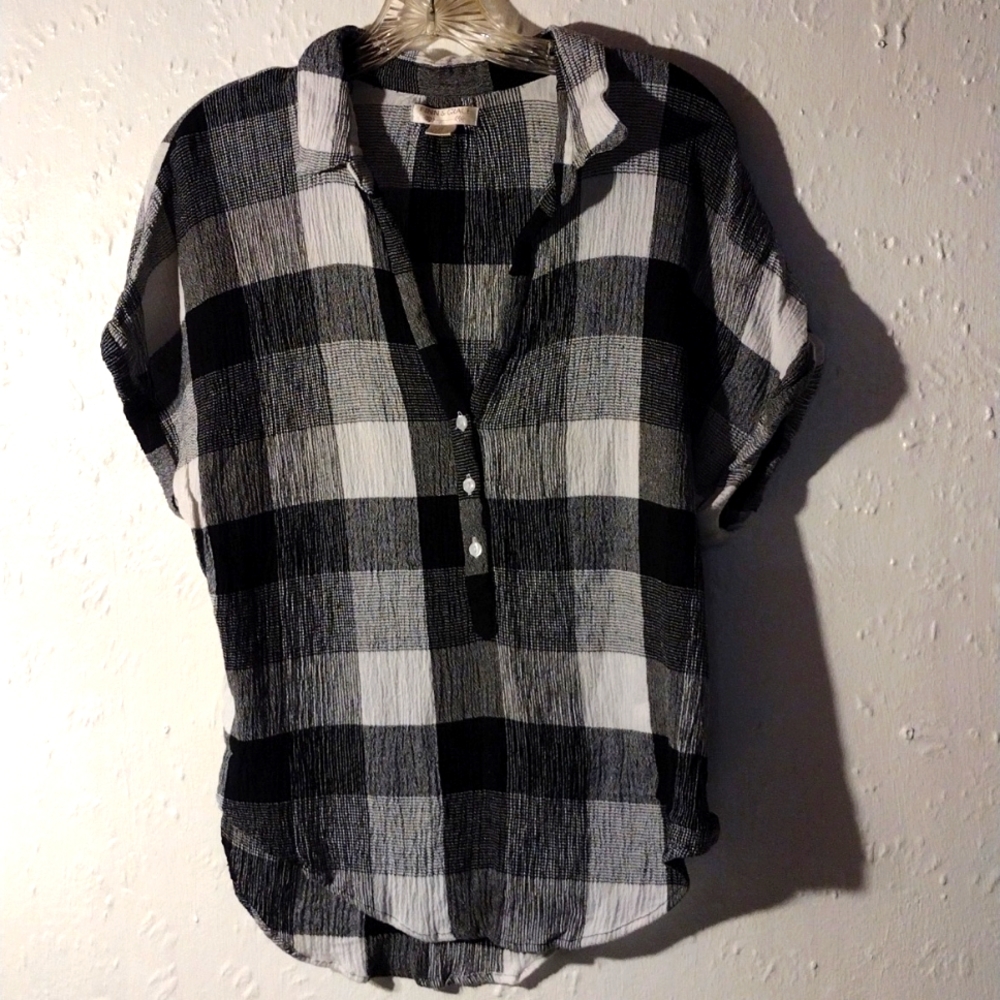 Finn&Grace, cap sleeved, black&white plaid, stretchy blouse